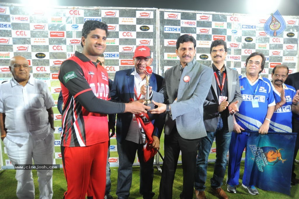 Telugu Warriors Vs Karnataka Bulldozers Match Photos 04 - 97 / 173 photos