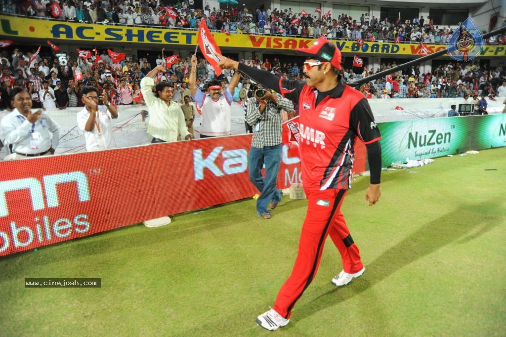 Telugu Warriors Vs Karnataka Bulldozers Match Photos 04 - 101 / 173 photos