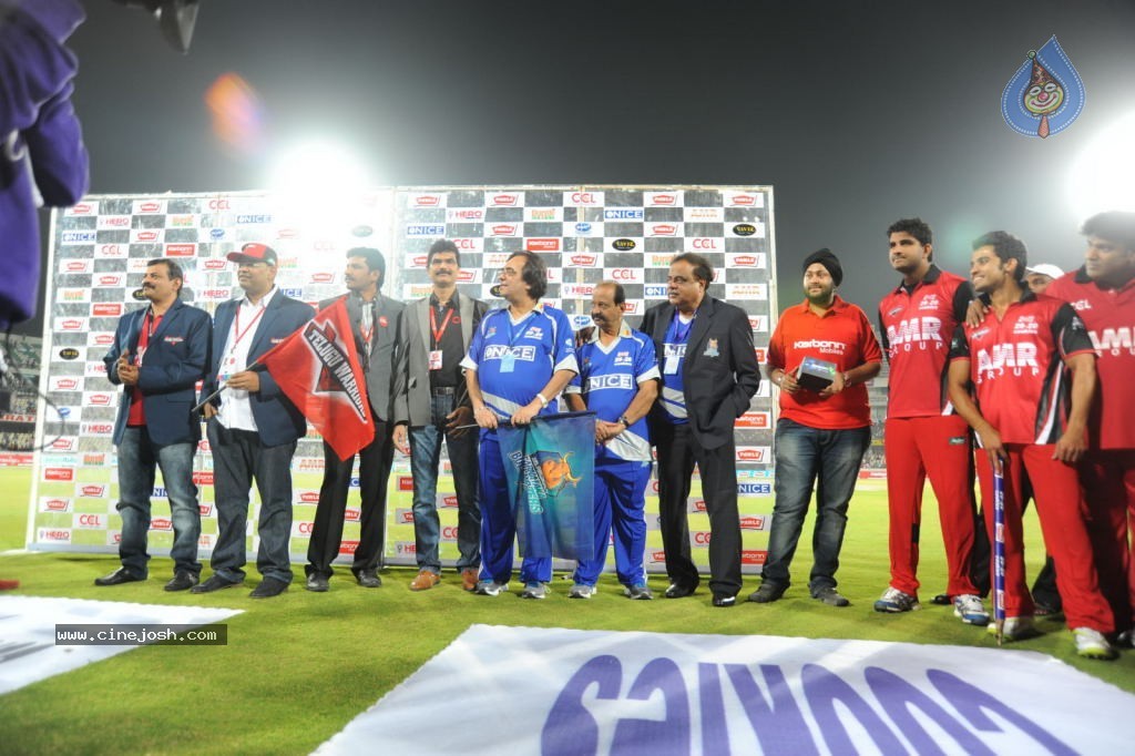 Telugu Warriors Vs Karnataka Bulldozers Match Photos 04 - 102 / 173 photos