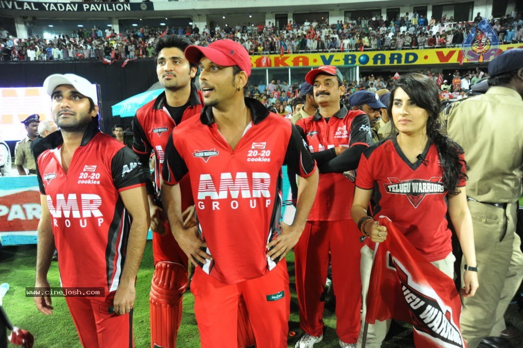Telugu Warriors Vs Karnataka Bulldozers Match Photos 04 - 112 / 173 photos