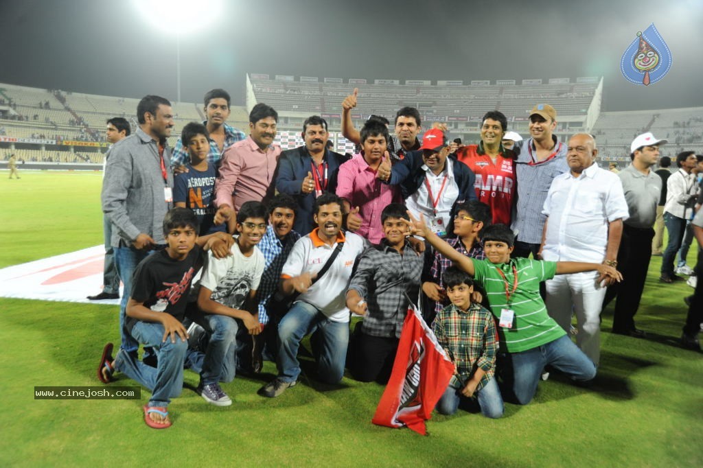 Telugu Warriors Vs Karnataka Bulldozers Match Photos 04 - 119 / 173 photos