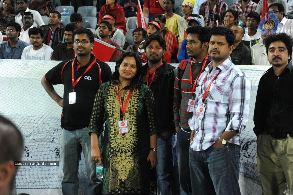 Telugu Warriors Vs Karnataka Bulldozers Match Photos 04 - 122 / 173 photos