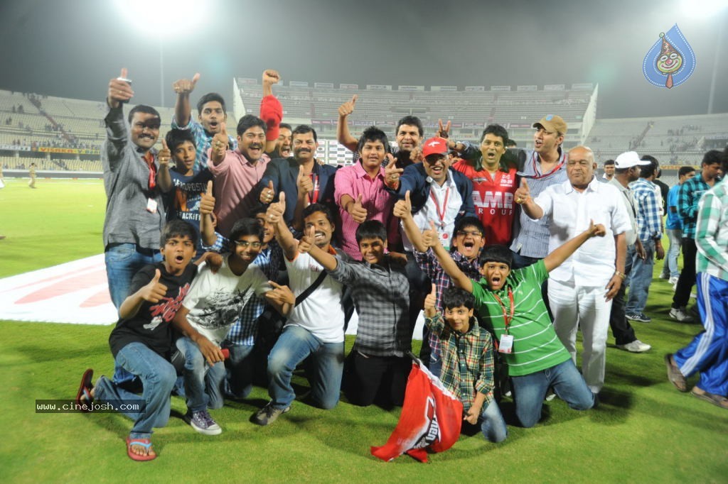 Telugu Warriors Vs Karnataka Bulldozers Match Photos 04 - 124 / 173 photos