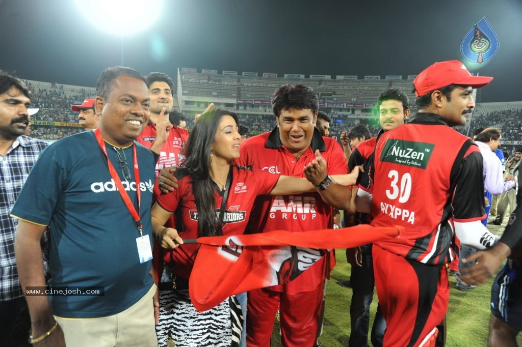 Telugu Warriors Vs Karnataka Bulldozers Match Photos 04 - 125 / 173 photos