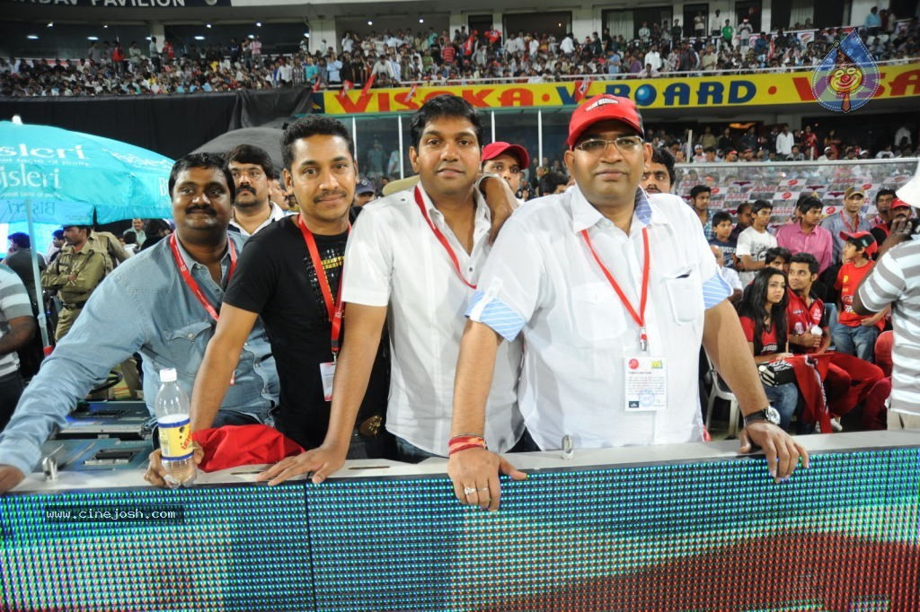 Telugu Warriors Vs Karnataka Bulldozers Match Photos 04 - 126 / 173 photos