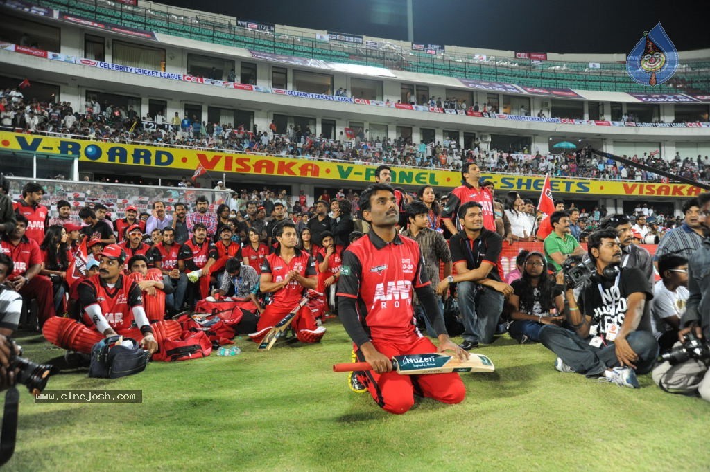 Telugu Warriors Vs Karnataka Bulldozers Match Photos 04 - 129 / 173 photos
