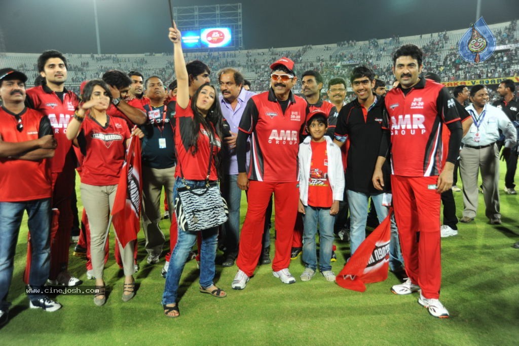 Telugu Warriors Vs Karnataka Bulldozers Match Photos 04 - 166 / 173 photos