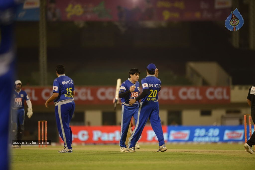 Telugu Warriors Vs Karnataka Bulldozers Match Stills - 6 / 190 photos