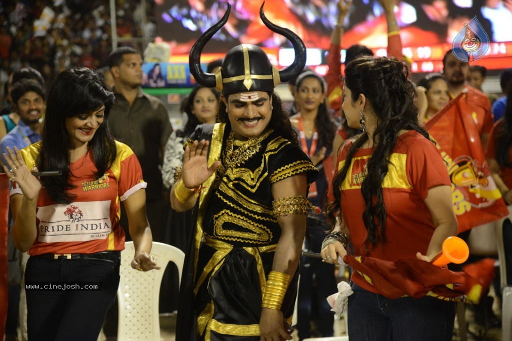 Telugu Warriors Vs Karnataka Bulldozers Match Stills - 8 / 190 photos