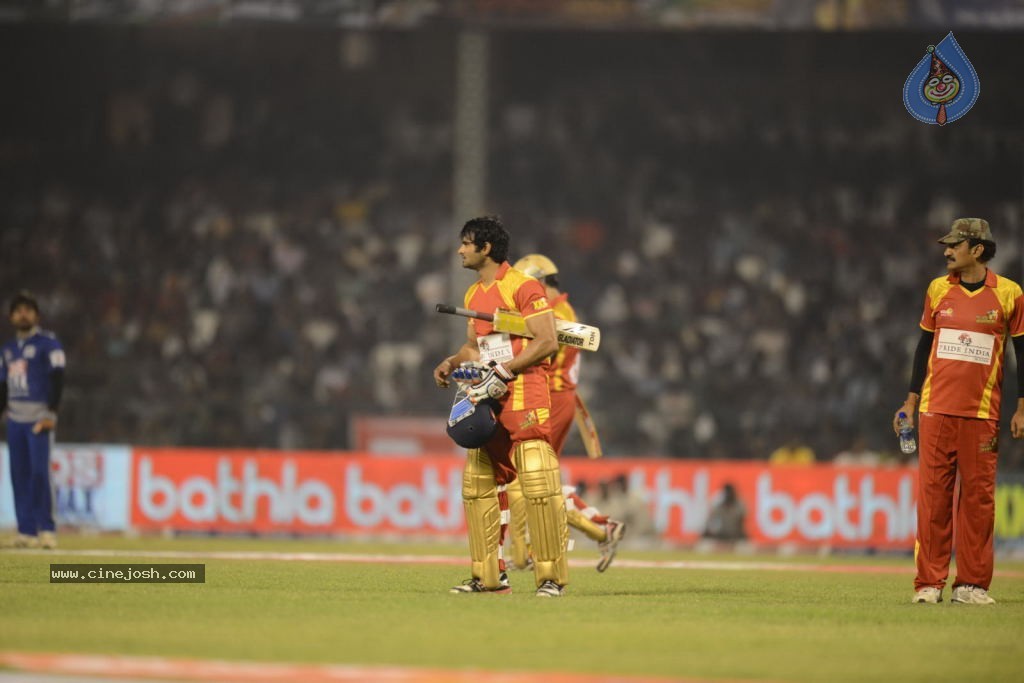 Telugu Warriors Vs Karnataka Bulldozers Match Stills - 18 / 190 photos
