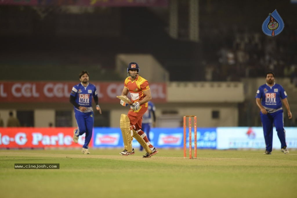 Telugu Warriors Vs Karnataka Bulldozers Match Stills - 72 / 190 photos