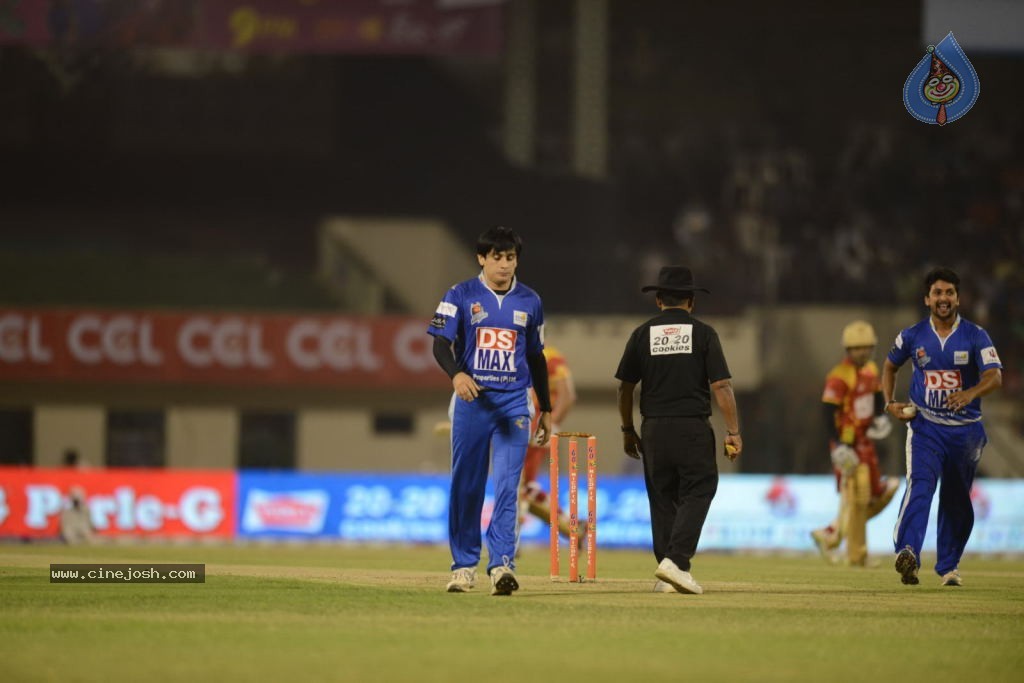 Telugu Warriors Vs Karnataka Bulldozers Match Stills - 74 / 190 photos