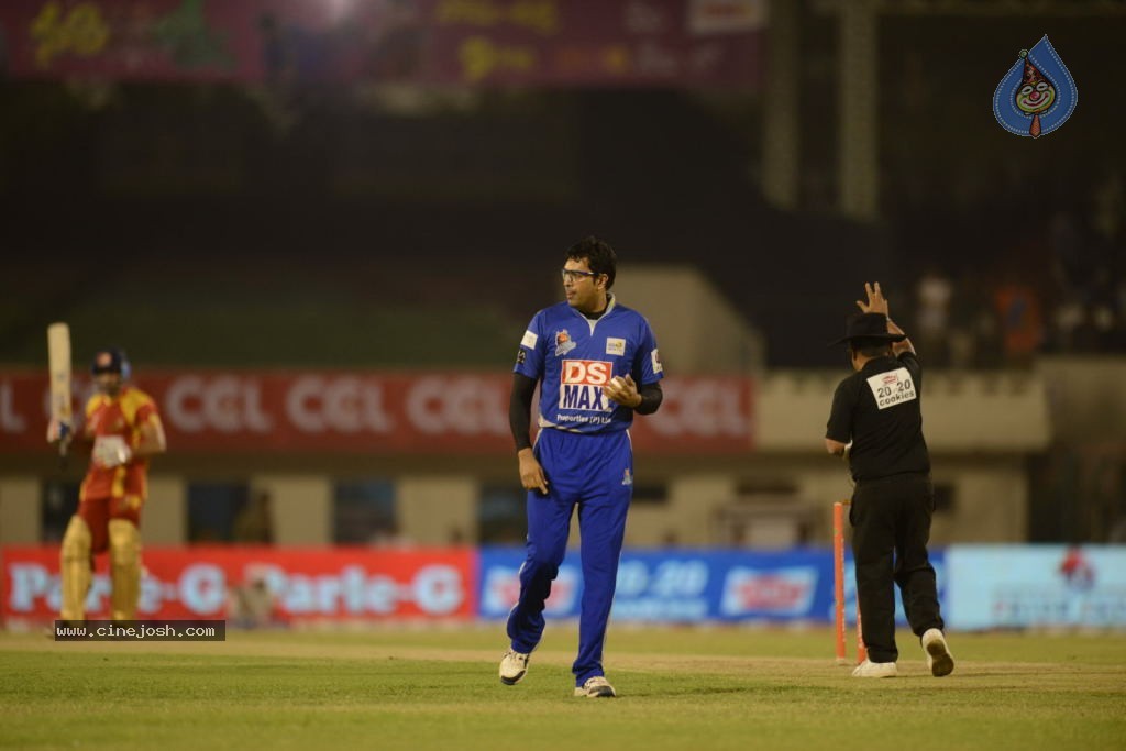 Telugu Warriors Vs Karnataka Bulldozers Match Stills - 83 / 190 photos