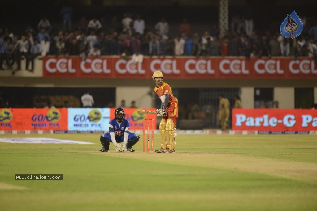 Telugu Warriors Vs Karnataka Bulldozers Match Stills - 88 / 190 photos