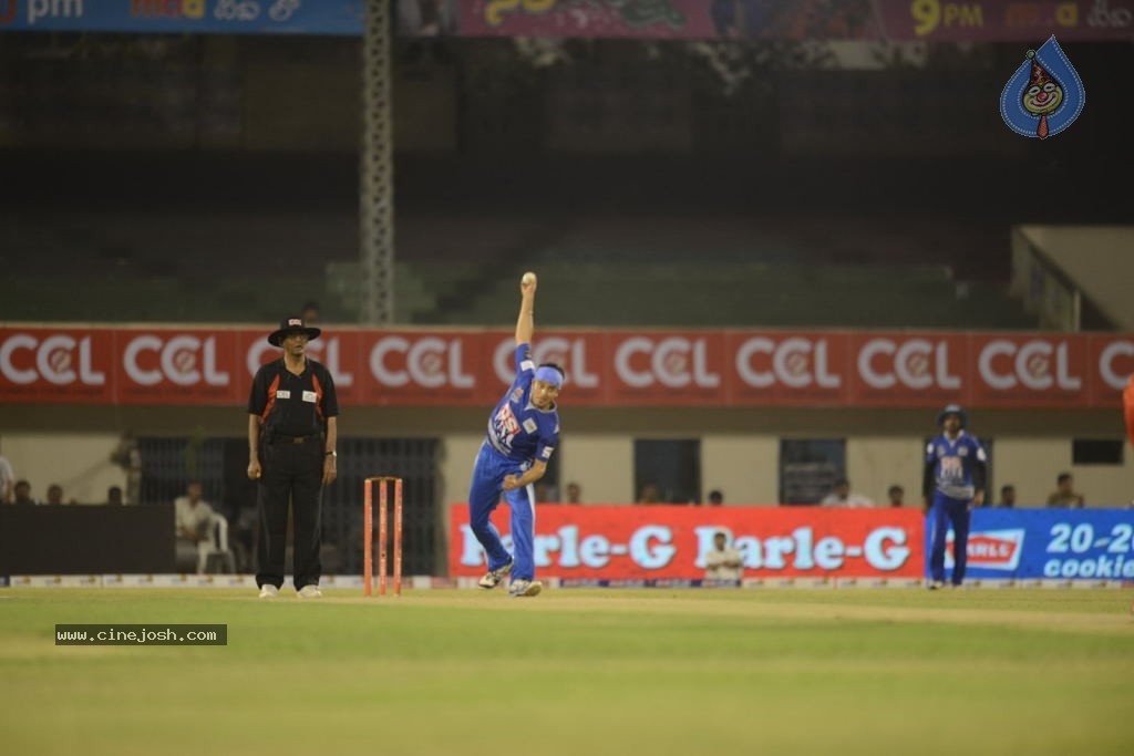 Telugu Warriors Vs Karnataka Bulldozers Match Stills - 96 / 190 photos