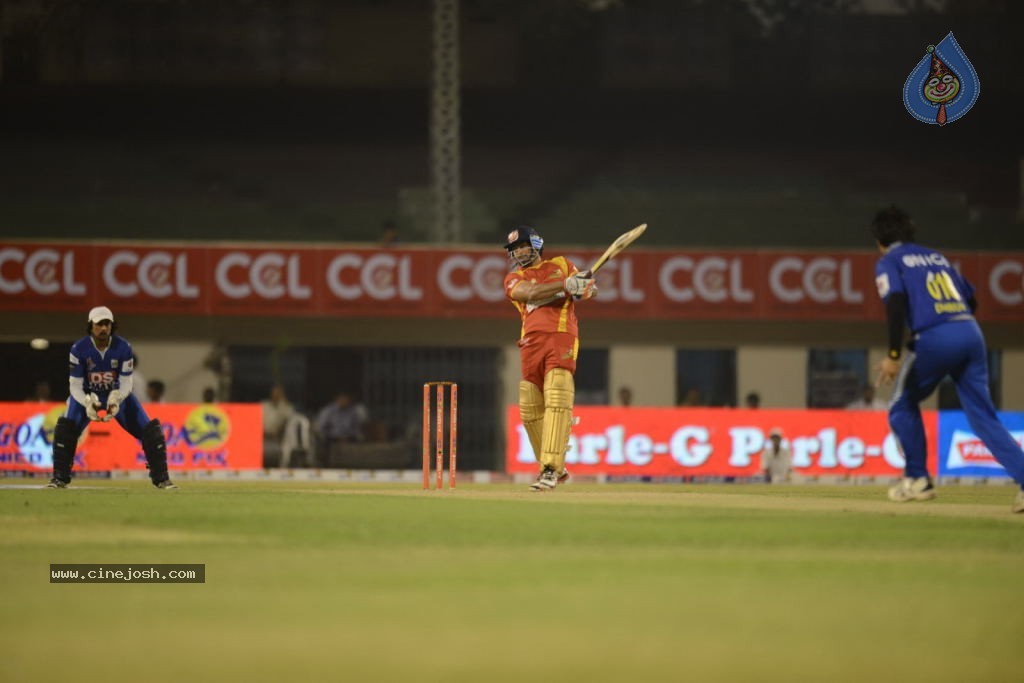Telugu Warriors Vs Karnataka Bulldozers Match Stills - 98 / 190 photos