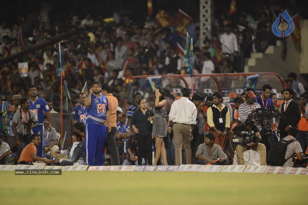 Telugu Warriors Vs Karnataka Bulldozers Match Stills - 100 / 190 photos