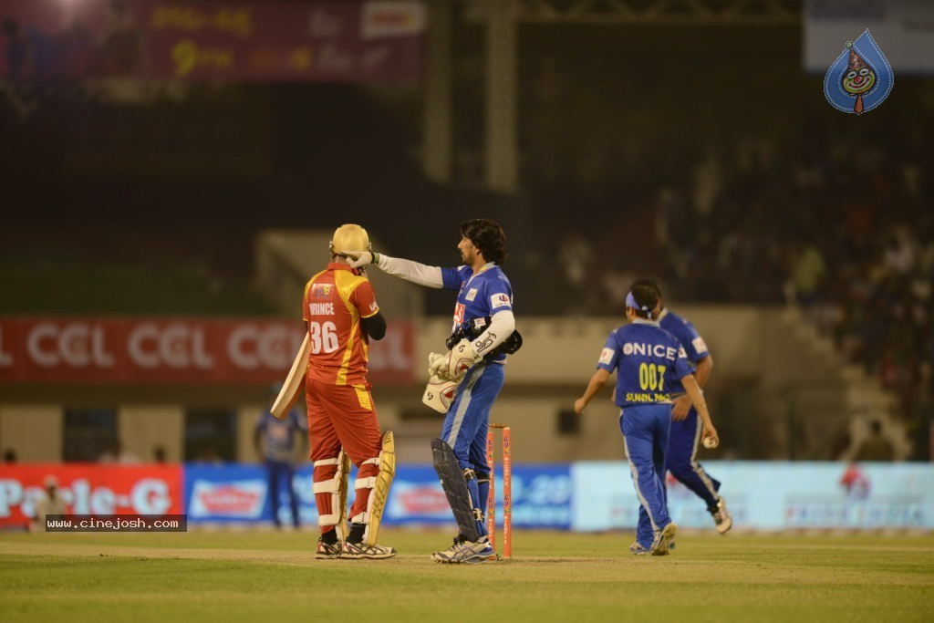 Telugu Warriors Vs Karnataka Bulldozers Match Stills - 103 / 190 photos