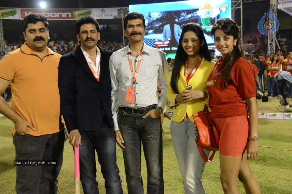 Telugu Warriors Vs Karnataka Bulldozers Match Stills - 119 / 190 photos