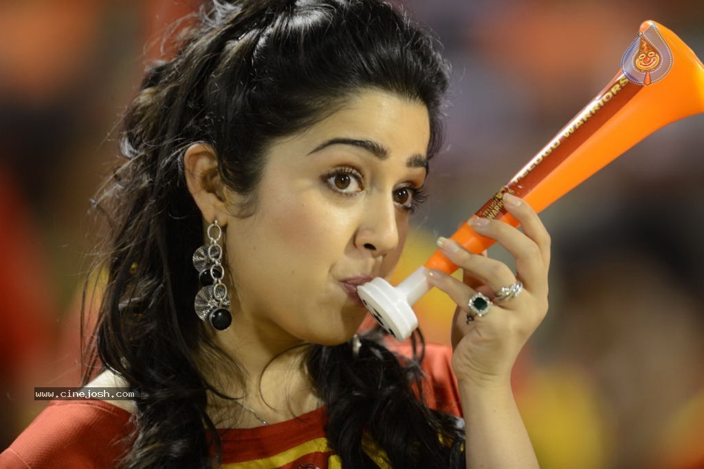 Telugu Warriors Vs Karnataka Bulldozers Match Stills - 132 / 190 photos