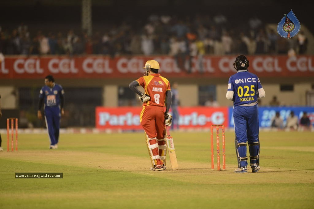 Telugu Warriors Vs Karnataka Bulldozers Match Stills - 133 / 190 photos