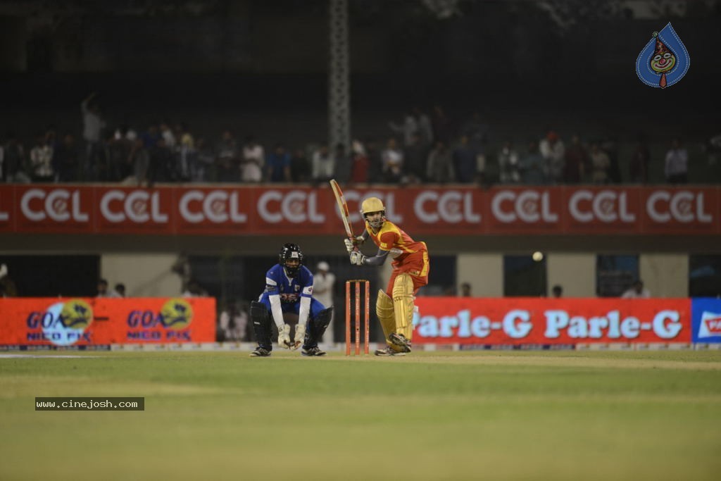 Telugu Warriors Vs Karnataka Bulldozers Match Stills - 152 / 190 photos