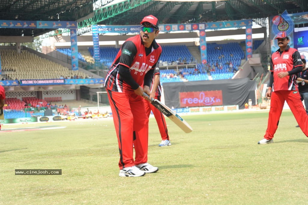 Telugu Warriors Vs Kerala Strikers Match Photos 01 - 1 / 91 photos