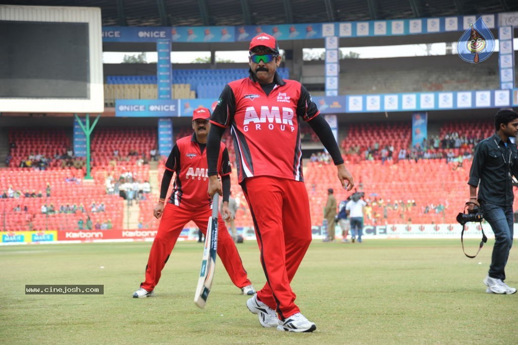 Telugu Warriors Vs Kerala Strikers Match Photos 01 - 10 / 91 photos