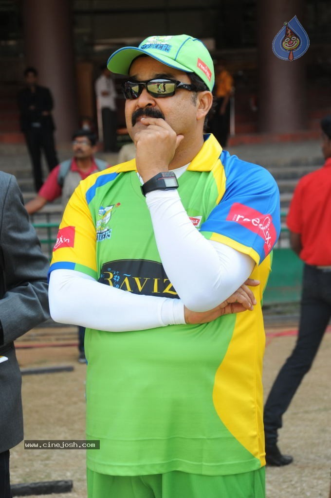 Telugu Warriors Vs Kerala Strikers Match Photos 01 - 12 / 91 photos