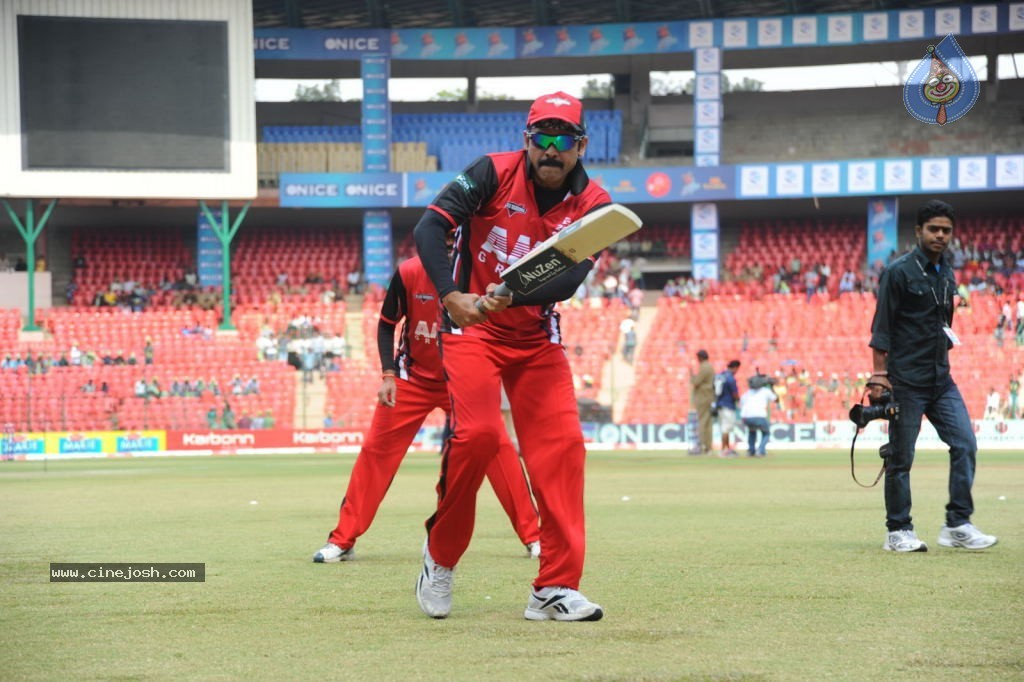 Telugu Warriors Vs Kerala Strikers Match Photos 01 - 19 / 91 photos