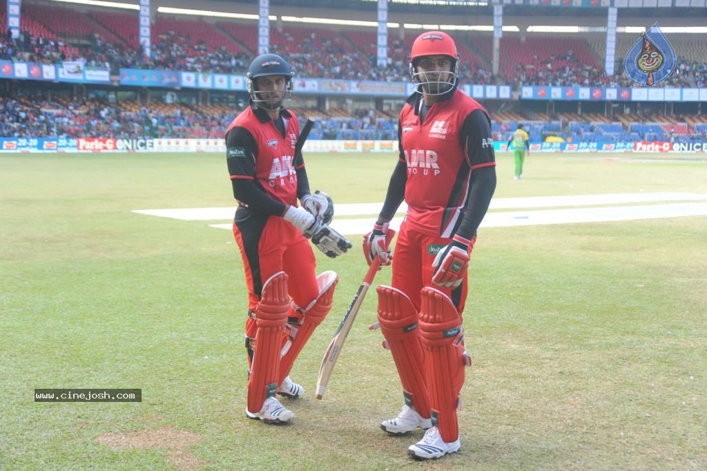 Telugu Warriors Vs Kerala Strikers Match Photos 02 - 9 / 114 photos