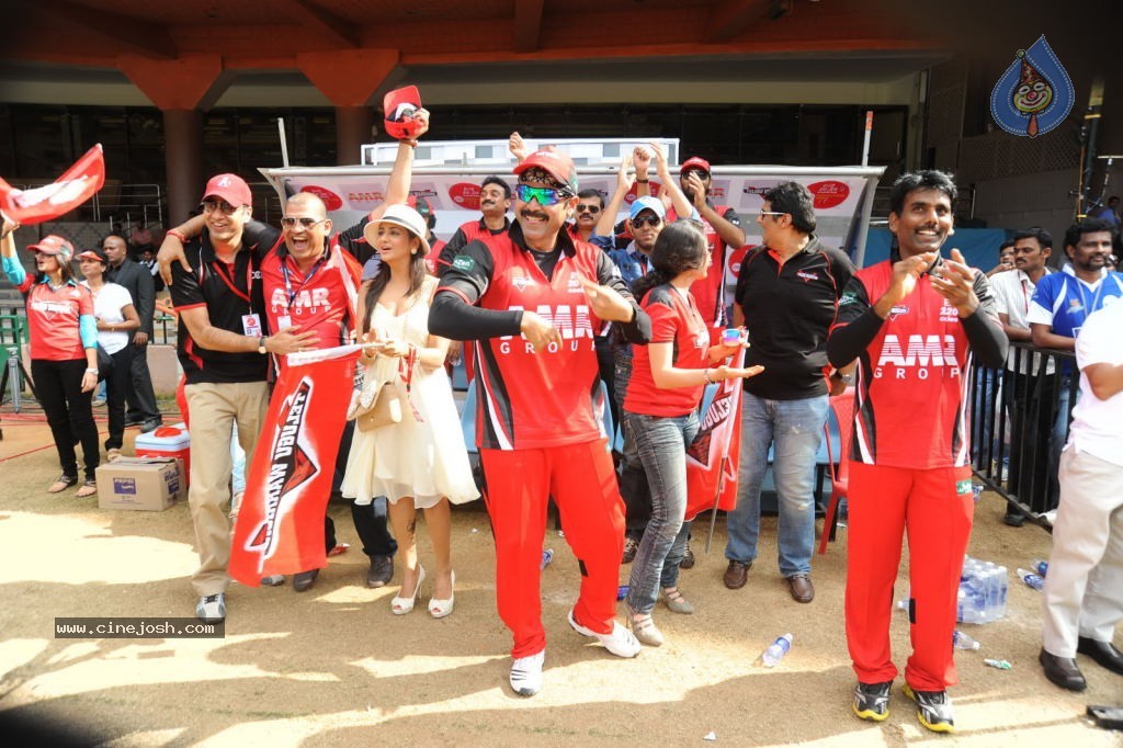 Telugu Warriors Vs Kerala Strikers Match Photos 02 - 10 / 114 photos