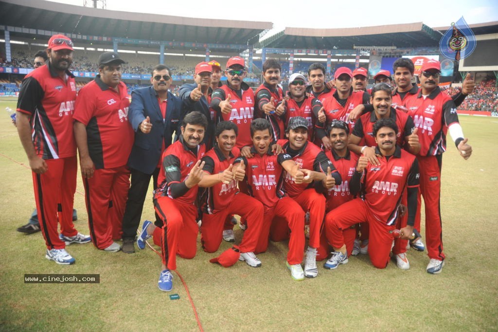 Telugu Warriors Vs Kerala Strikers Match Photos 02 - 21 / 114 photos