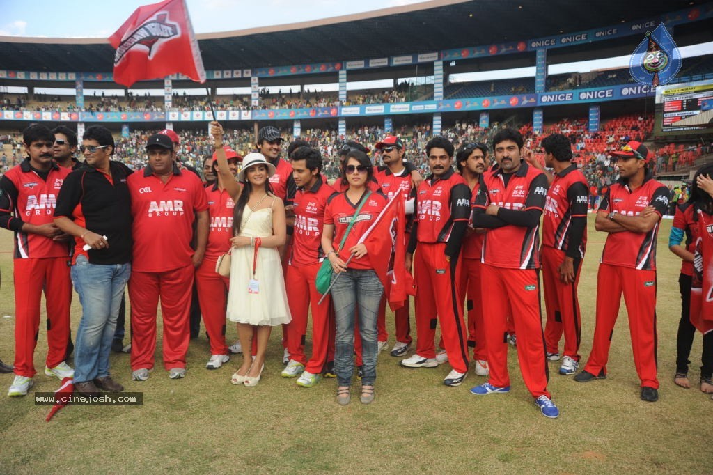Telugu Warriors Vs Kerala Strikers Match Photos 02 - 56 / 114 photos