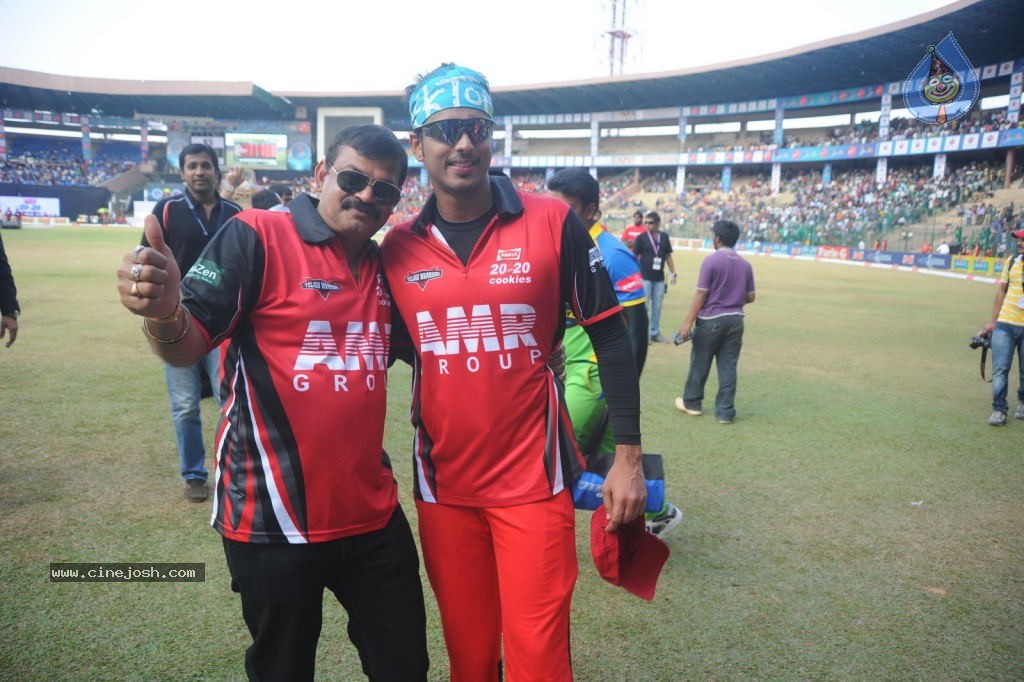 Telugu Warriors Vs Kerala Strikers Match Photos 02 - 90 / 114 photos