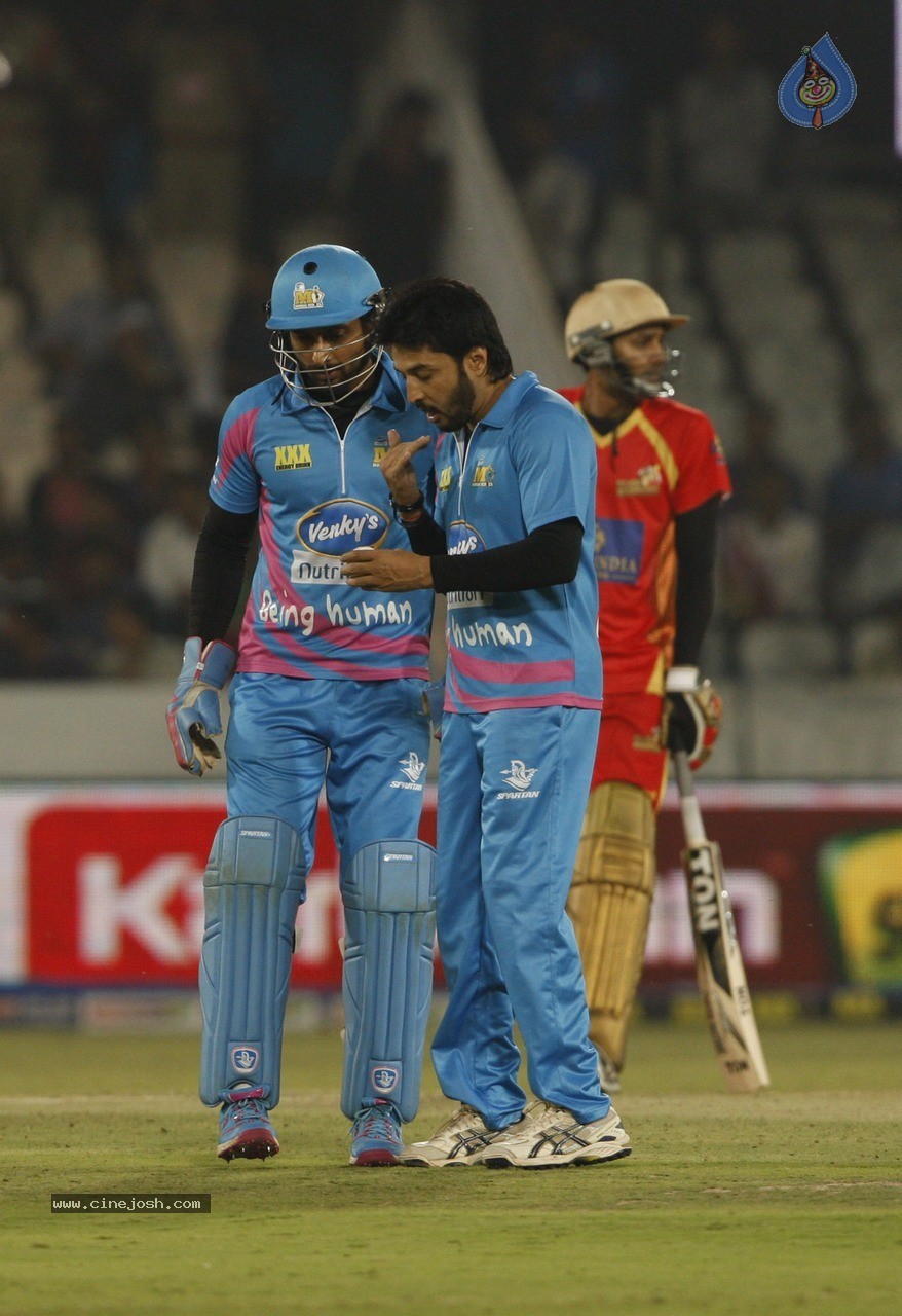 Telugu Warriors Vs Mumbai Heroes Match Photos - 3 / 150 photos