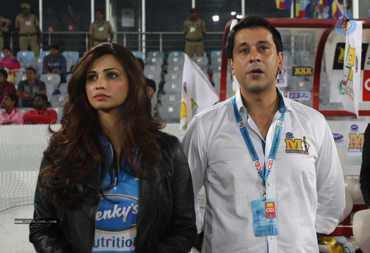 Telugu Warriors Vs Mumbai Heroes Match Photos - 13 / 150 photos