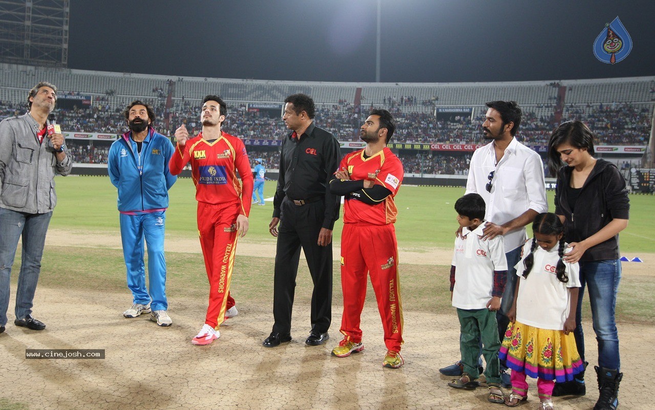 Telugu Warriors Vs Mumbai Heroes Match Photos - 15 / 150 photos