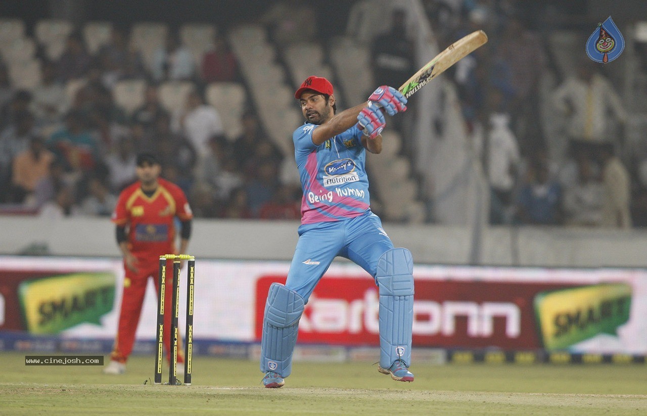 Telugu Warriors Vs Mumbai Heroes Match Photos - 48 / 150 photos