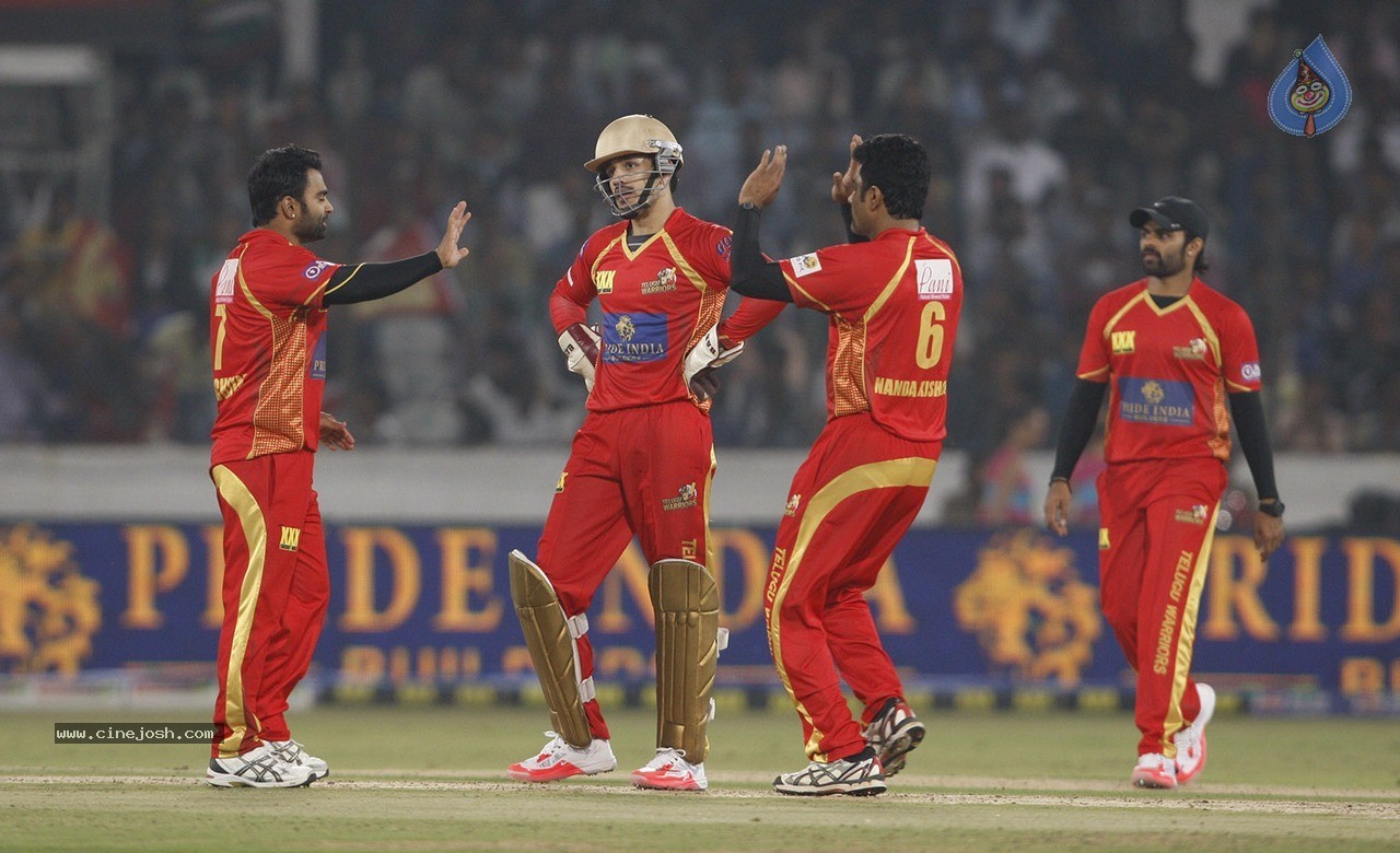 Telugu Warriors Vs Mumbai Heroes Match Photos - 49 / 150 photos