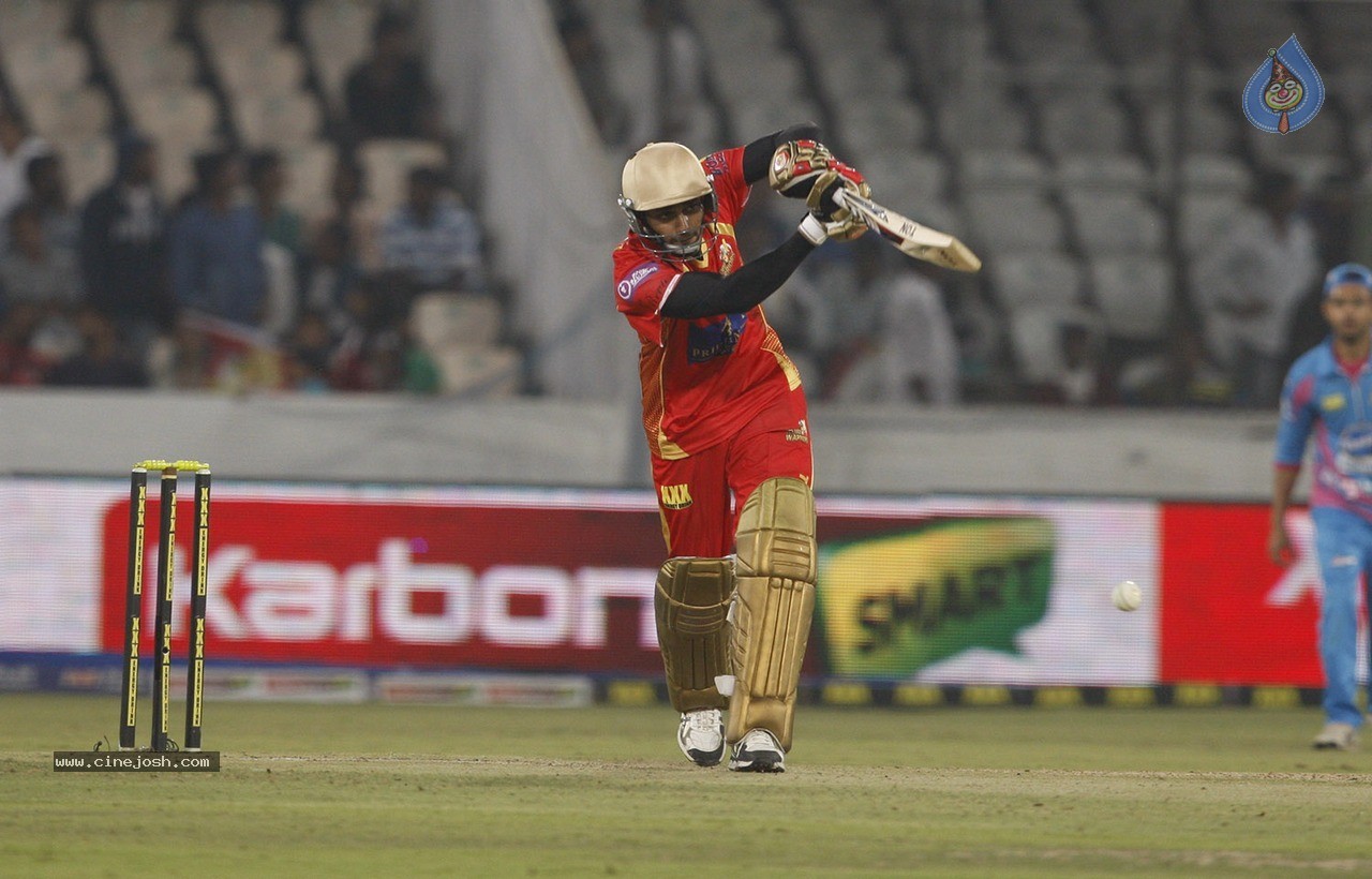 Telugu Warriors Vs Mumbai Heroes Match Photos - 53 / 150 photos