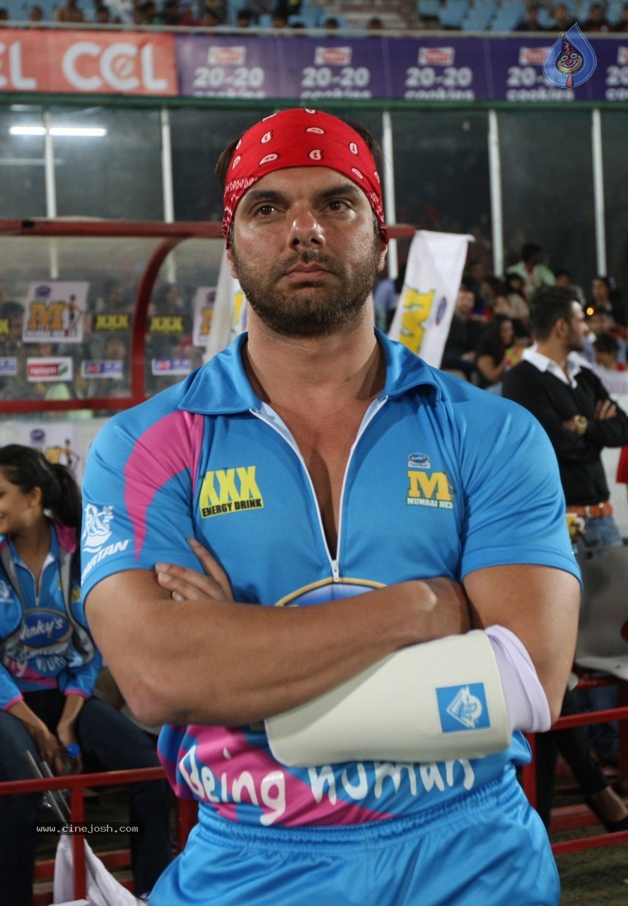 Telugu Warriors Vs Mumbai Heroes Match Photos - 62 / 150 photos