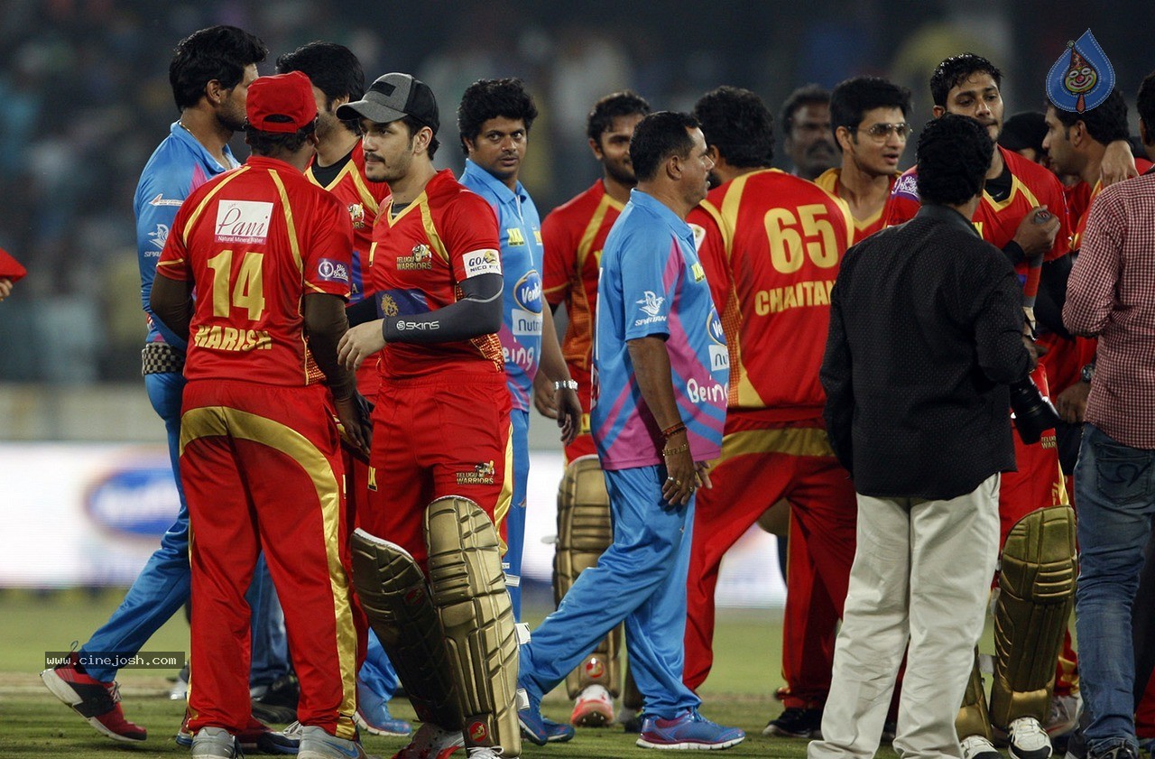 Telugu Warriors Vs Mumbai Heroes Match Photos - 64 / 150 photos
