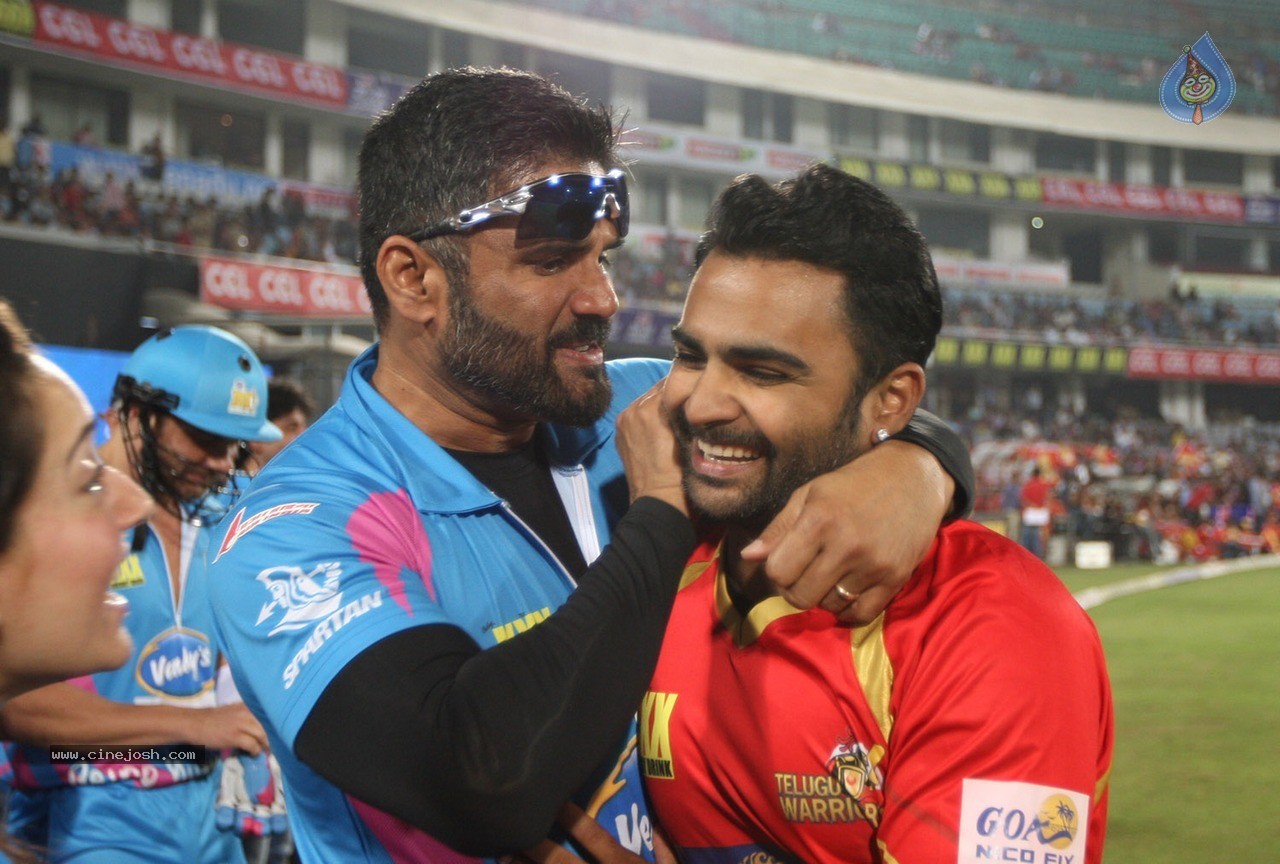 Telugu Warriors Vs Mumbai Heroes Match Photos - 76 / 150 photos