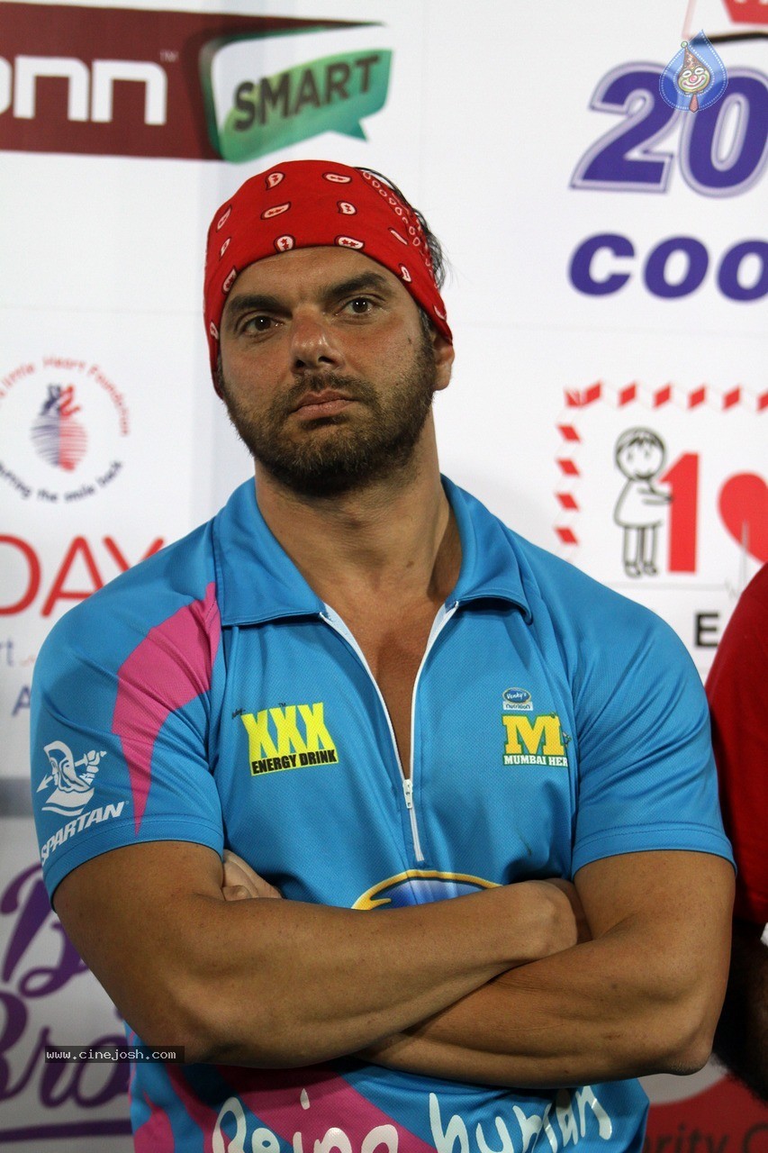 Telugu Warriors Vs Mumbai Heroes Match Photos - 87 / 150 photos