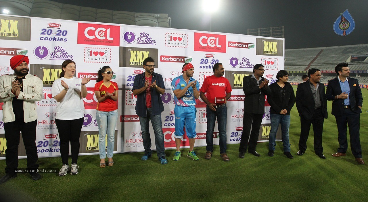 Telugu Warriors Vs Mumbai Heroes Match Photos - 92 / 150 photos