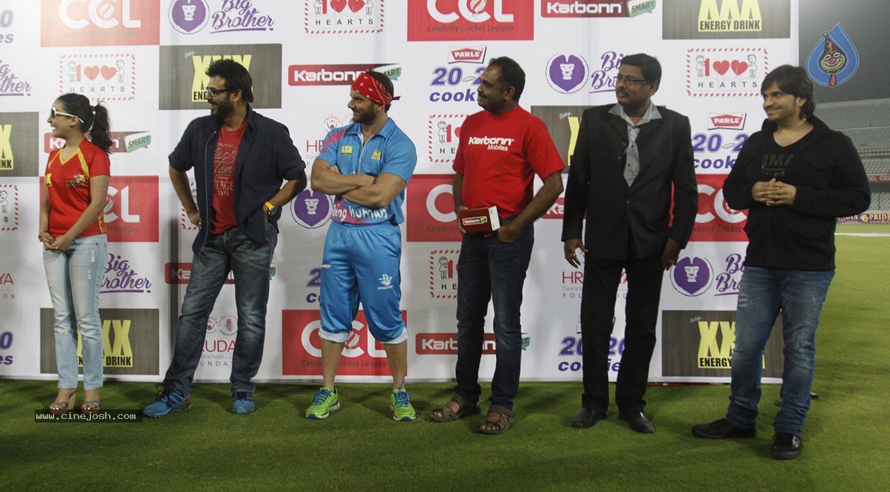 Telugu Warriors Vs Mumbai Heroes Match Photos - 101 / 150 photos