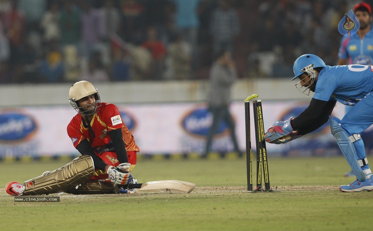 Telugu Warriors Vs Mumbai Heroes Match Photos - 103 / 150 photos