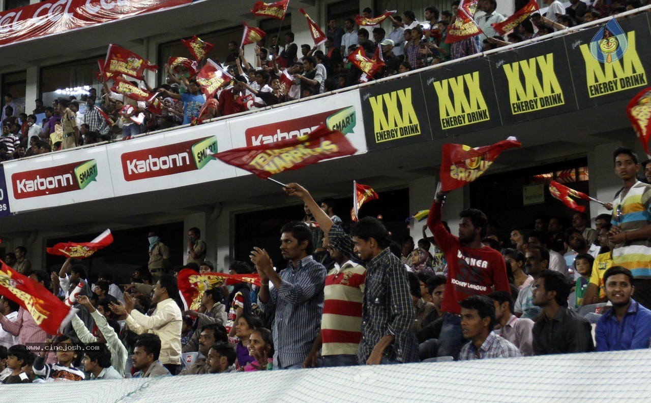 Telugu Warriors Vs Mumbai Heroes Match Photos - 109 / 150 photos