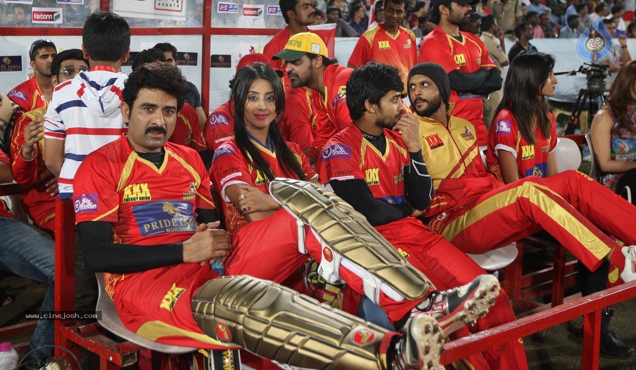 Telugu Warriors Vs Mumbai Heroes Match Photos - 116 / 150 photos